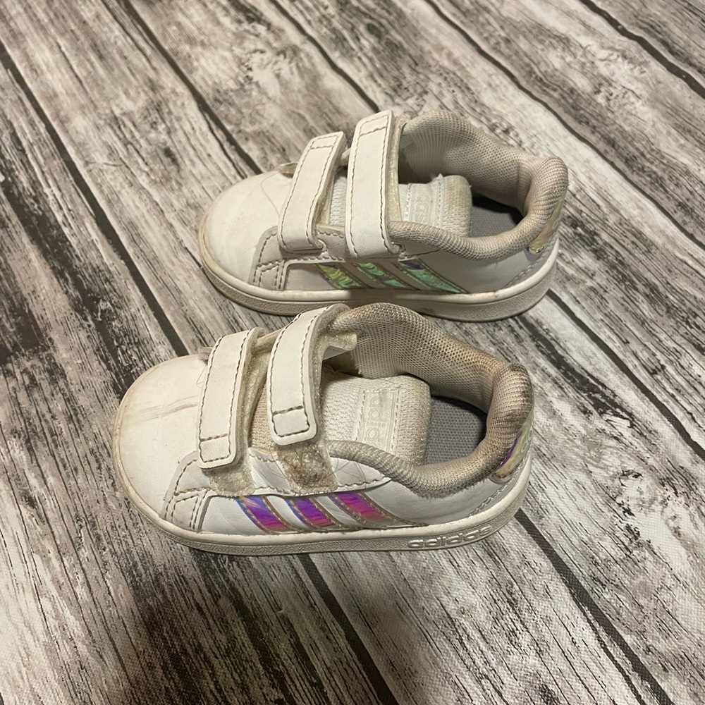 Cute adidas kids shoes - Picture 3 of 3